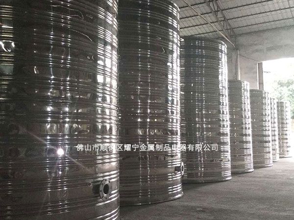 福建不锈钢圆形水箱,太阳能热水工程水箱