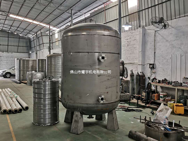 赣州5吨承压水箱保温，及2个膨胀定压水箱
