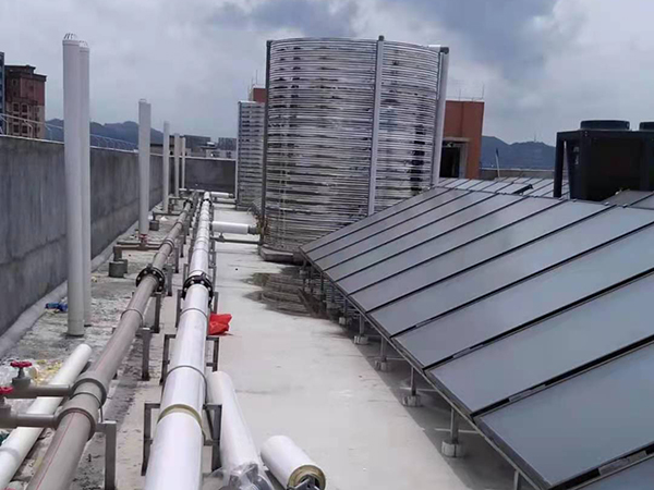 现场安装_赣州太阳能+空气能保温水箱_连供水箱